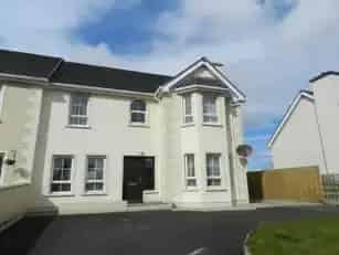 4 Bedroom Semi-Detached House Bridgend