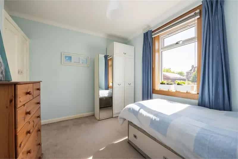 2 Bed Flat Lower Villa Parkhead Private Garden Driveway