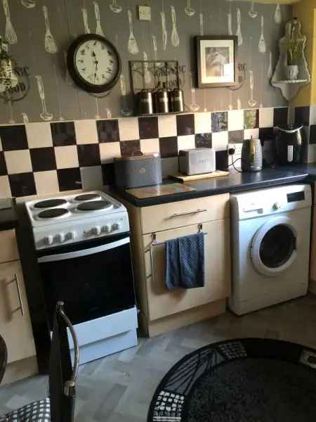 2 Bed End Terrace House with Garden and Parking