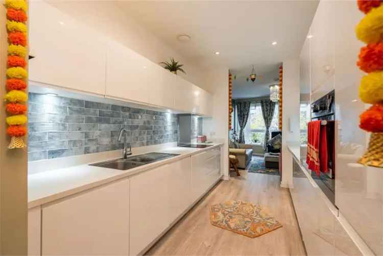 3 Bed House - Townhouse with 2 Reception Rooms