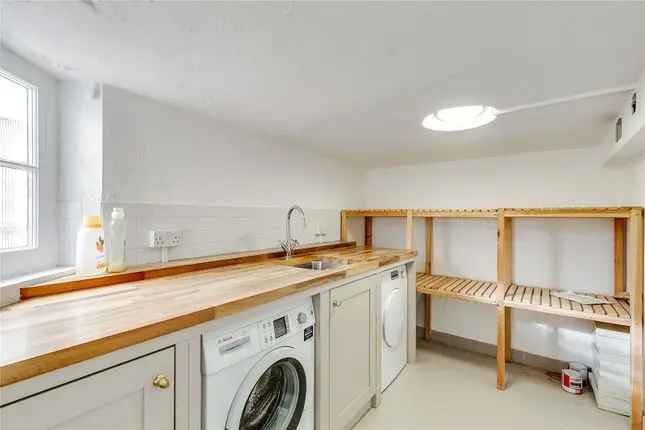 Flat for Sale in Hornton Street Kensington W8