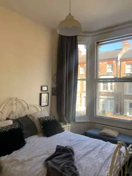 Cosy 2-Bedroom Flat Near Queens Park Station