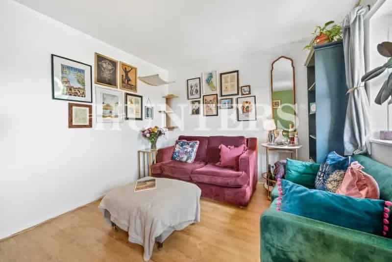 1 Bedroom Flat for Sale Near Seven Sisters and Tottenham Hale Stations