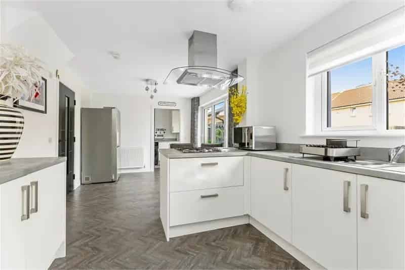 4 Bed Detached House with 2 Reception Rooms Danderhall