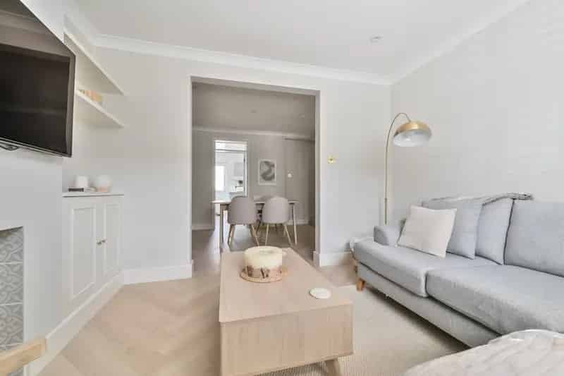 Immaculate 2-Bedroom Terraced House Near Gordon Hill Station