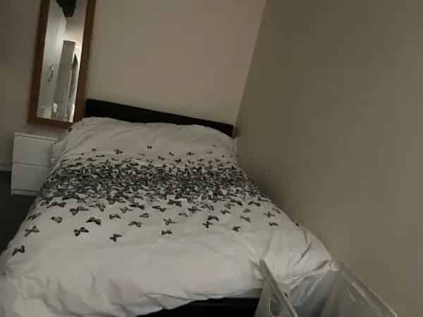 1 Bed Flat Near Park and Train Station
