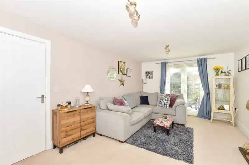 3 Bedroom Semi-Detached House for Sale Lindfield