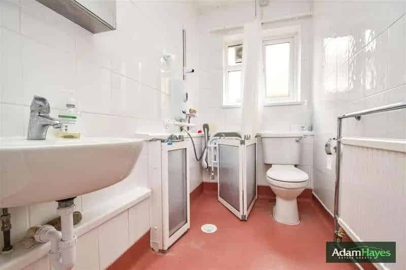 2 Bed Detached Bungalow For Sale Near Shops And Transport