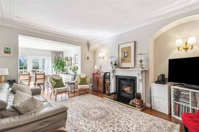 4 Bedroom Family House for Sale Ellerton Road London SW18