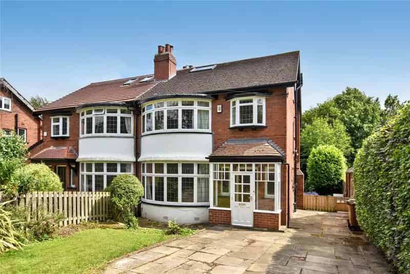 1930s Semi-Detached House with Loft Conversion Near Roundhay Park
