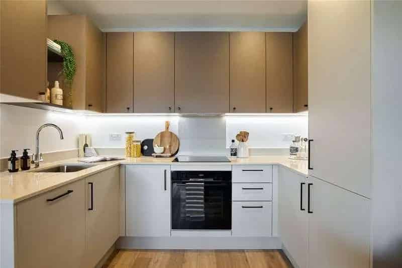 1 Bed Flat for Sale in St Edwards Development Near Central Reading