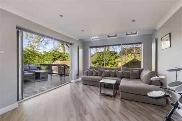 5 Bedroom House with Games Room and Large Garden