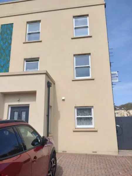 Sea View 4-Bedroom Semi-Detached House