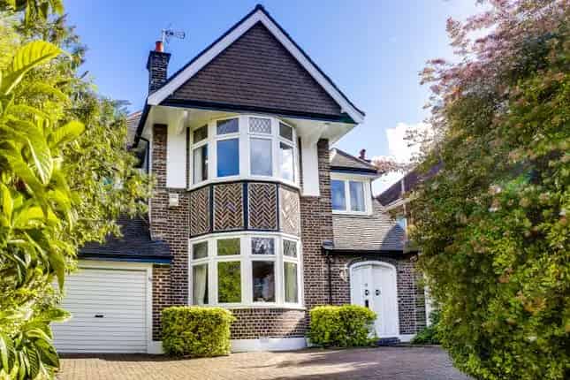 Detached Family Home for Sale Ringwood Estate London