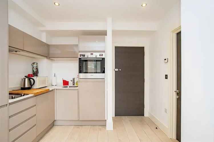 Watford Town Centre Studio Apartment - Ideal First Time Buy