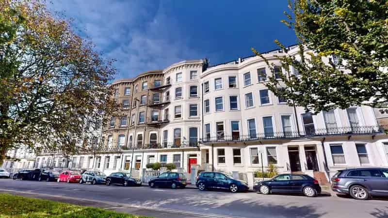 2 Bedroom Flat for Sale near Brighton Seafront