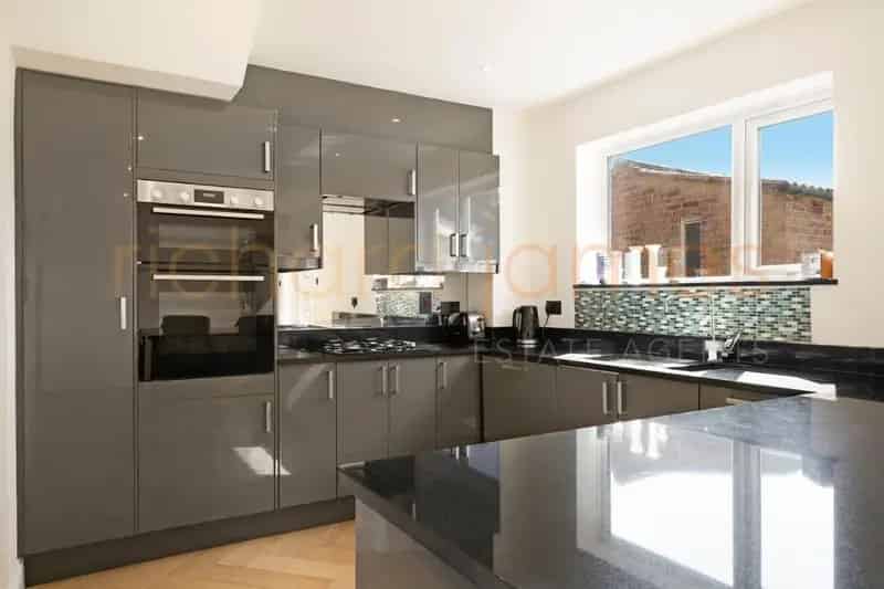 2 Bed House for Sale Near Borehamwood Town Centre
