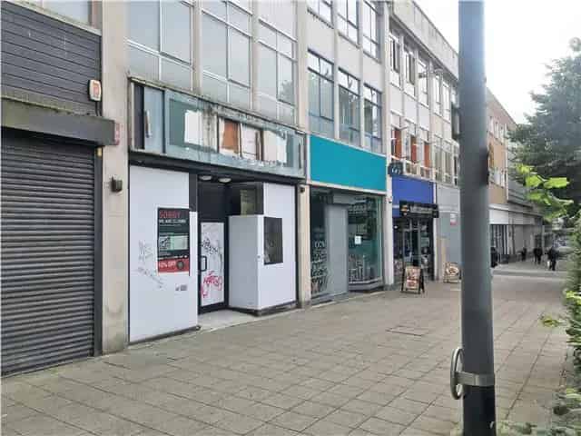 Retail Unit with Storage and Staff Facilities