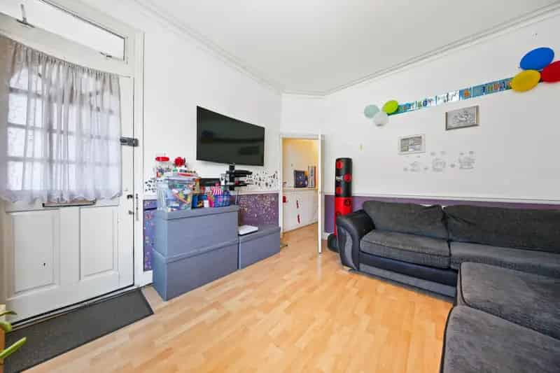 2 Bedroom Flat House to Rent