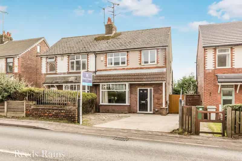 3 Bedroom Semi Detached House for Sale Macclesfield