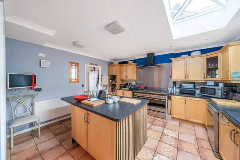 4 bed property for sale