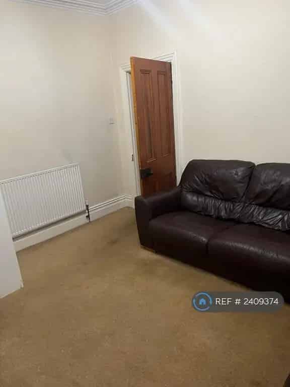 2 Bedroom Terraced House June 1st 2025