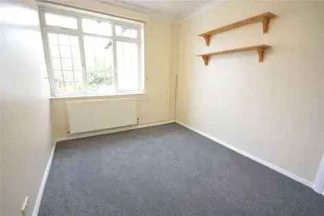 2 Bed Maisonette Near Cheam Village