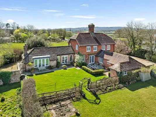 Lee Place Cottage South Downs Family Home with Annexe and Stables