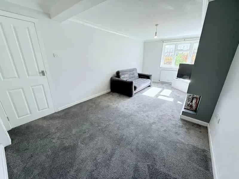 3 Bedroom House To Let Modern Pets Considered Large Garden