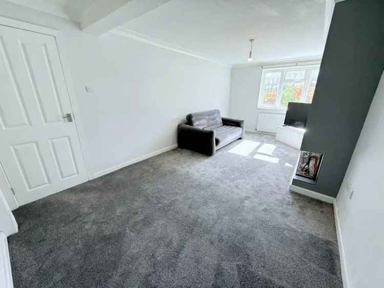 3 Bedroom House To Let Modern Pets Considered Large Garden