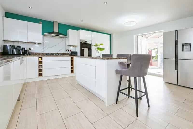 5 Bed 3 Bath Family Home with Garden and Solar Panels