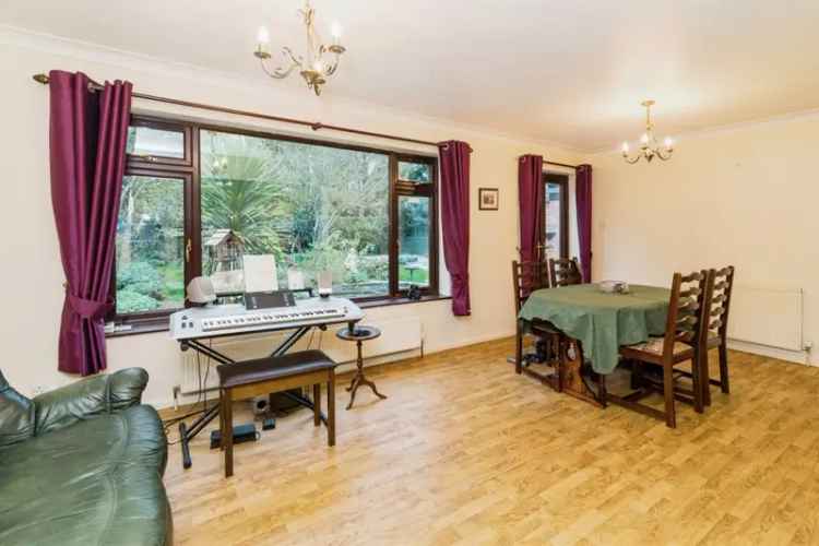 Two Bedroom Bungalow Corton Chain Free Spacious Lounge Diner Fitted Kitchen