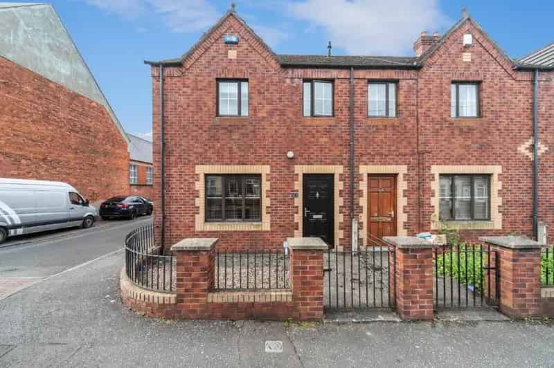Modern 3 Bed End Terrace House Lisburn Road