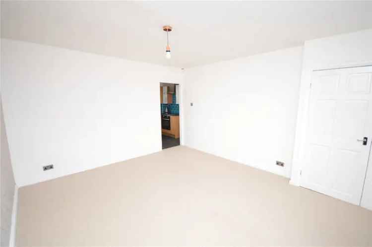 Refurbished 2-Bed Mid Terrace Home Near M62 M1 Motorways