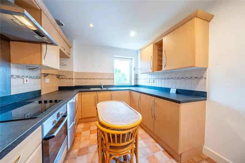 2 Bed Apartment in Horsforth with Lift Access and Residents Parking