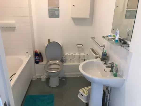Large 1 Bedroom Flat Balcony Quiet Area