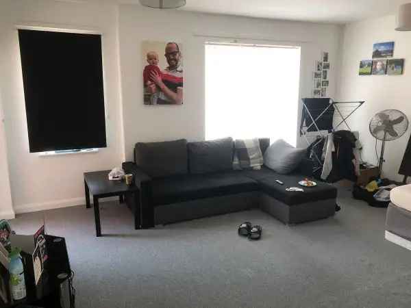 Flat For Rent in Arun, England