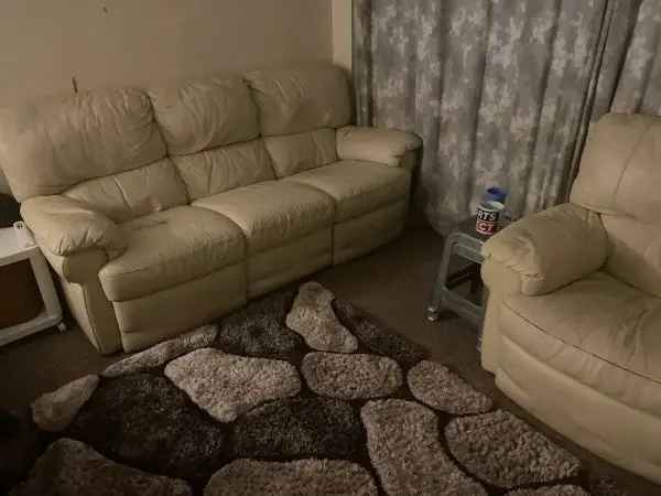 Flat For Rent in Woking, England