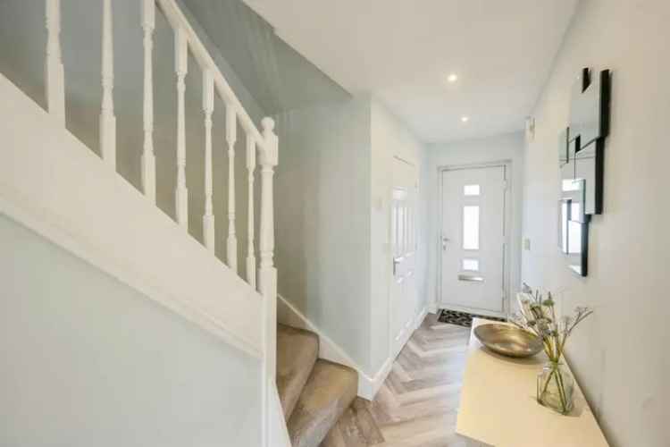 4 Bed Detached House with Garage and Garden