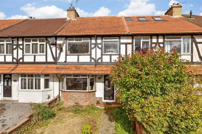 3 Bedroom Terraced House for Sale Near Shops and Transport