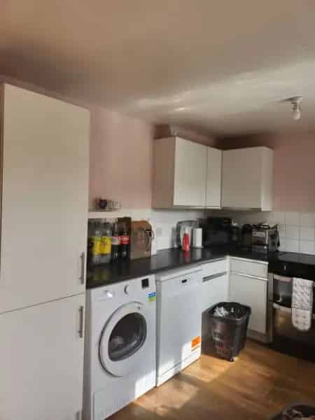 3 Double Bedroom House Near Enfield Highway Station