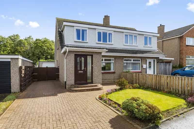 3 Bedroom Semi-Detached House for Sale in Baberton