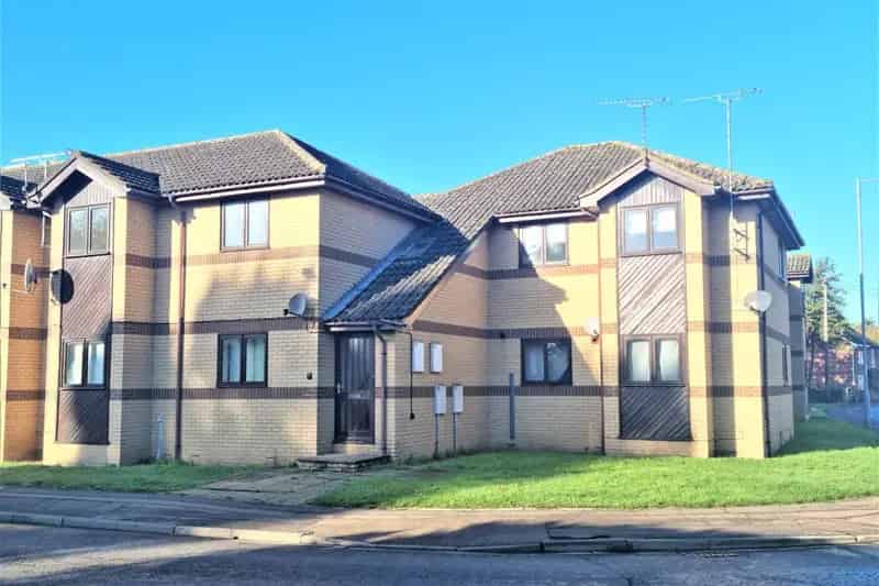 First Floor Flat Near Town Center with Allocated Parking