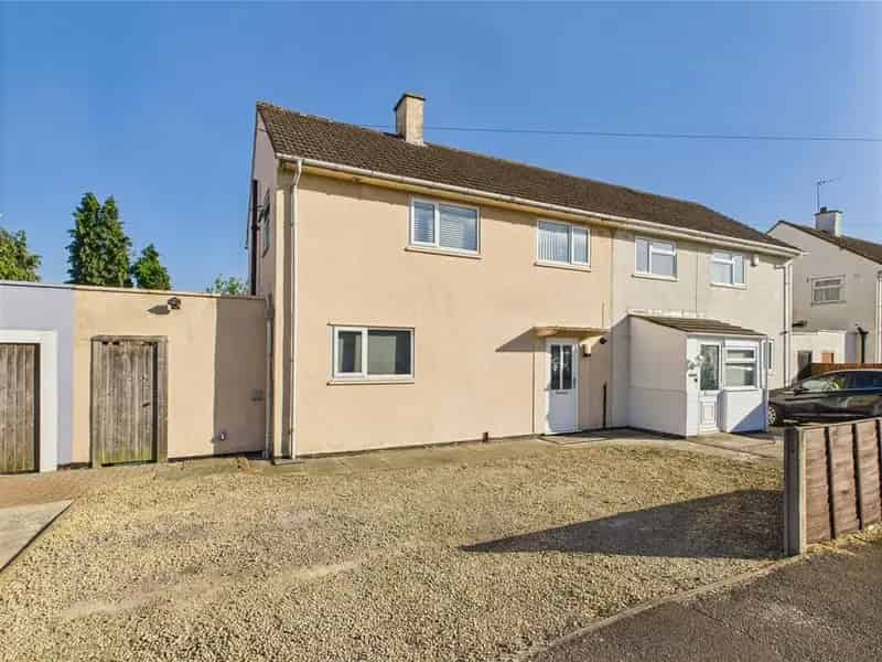 3 bedroom semi-detached house for sale