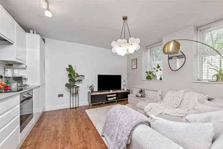 1 Bed Flat for Sale in Porters Wood St Albans