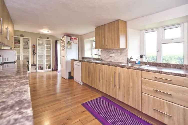 Stunning Coastal Detached Home Doniford  Spacious Family Residence