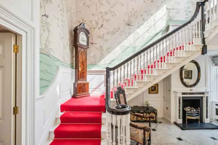 Historic London Townhouse: Elegant Restoration, Modern Luxury