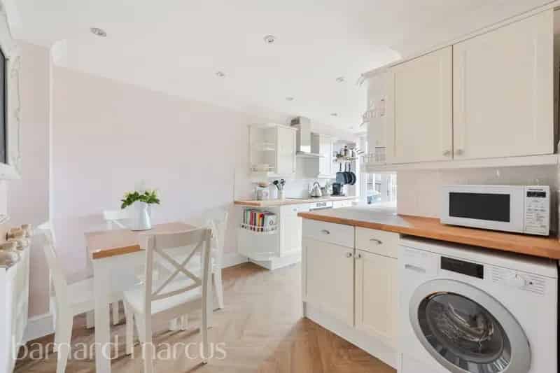 Charming 2-Bed Terraced House with Home Office and Garden