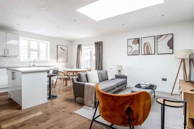 Flat to rent in Marylebone, London W2