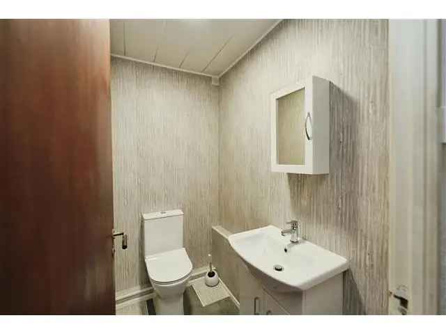 3 Storey 4 Bedroom End Terrace House Near Town Centre and Railway Station